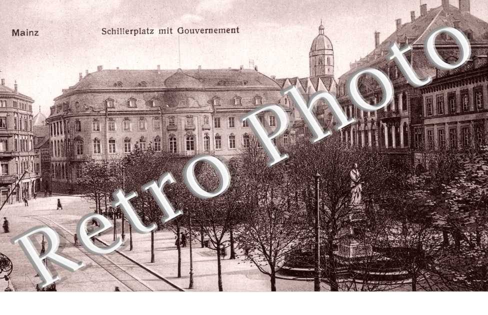 Schillerplatzs mit Gouvernement