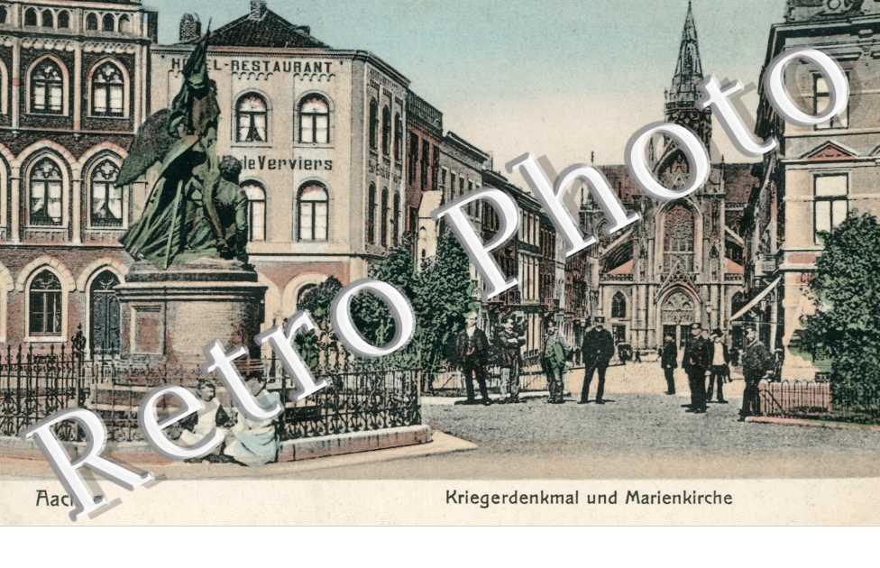 Kriegerdenkmal und Marienkirche