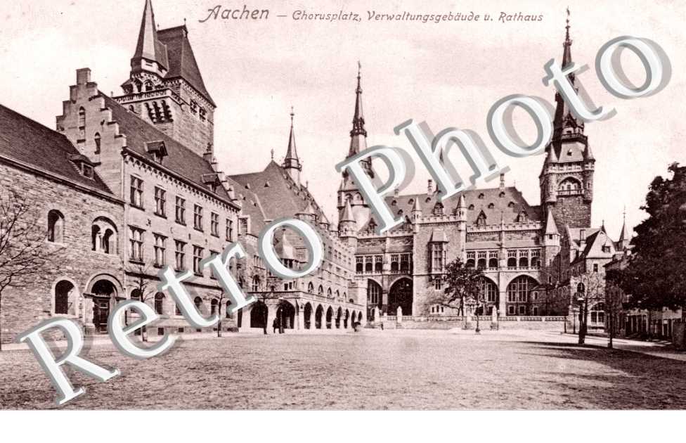 Chorusplatz, Verwaltungsgebaude und Rathaus