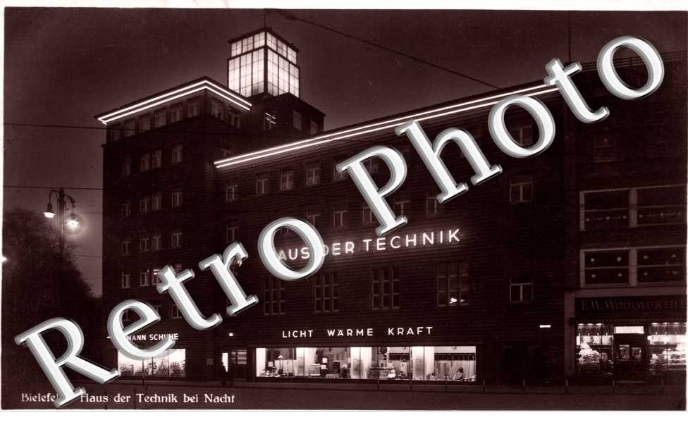 Haus der Technik bei Nacht