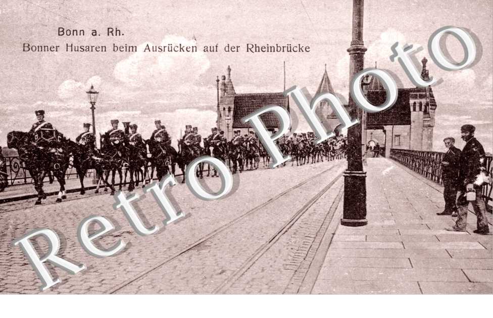 Bonner Husaren beim Ausrucken auf der Rheinbrucke