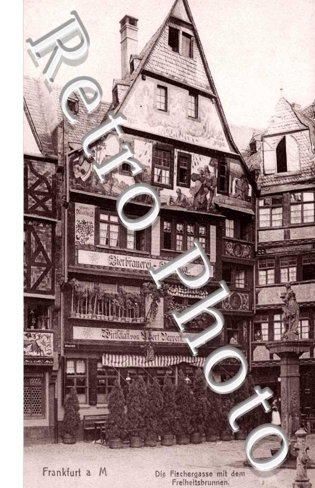 Die Fishergasse mit dem Freiheitsbrunnen