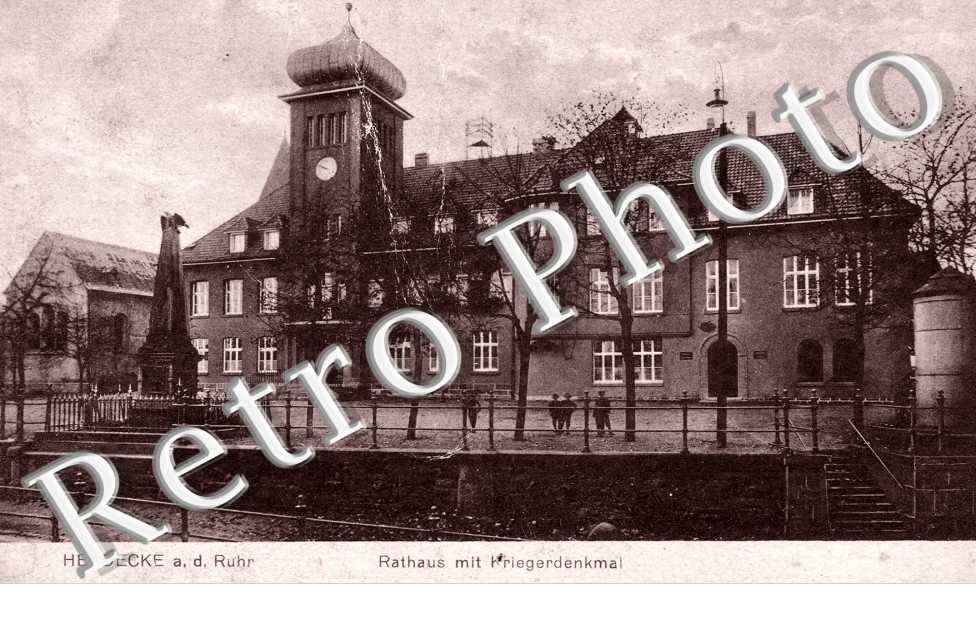 Rathaus mit Kriegerdenkmal