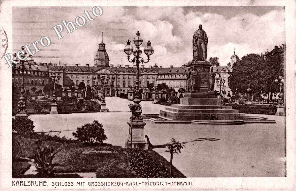 Schloss mit Grossherzog karl Friedrich Denkmal