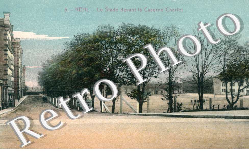 le stade devant la caserne Charlet