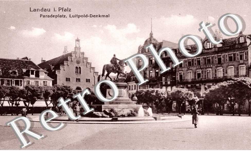 Paradeplatz, Luitpold-Denkmal