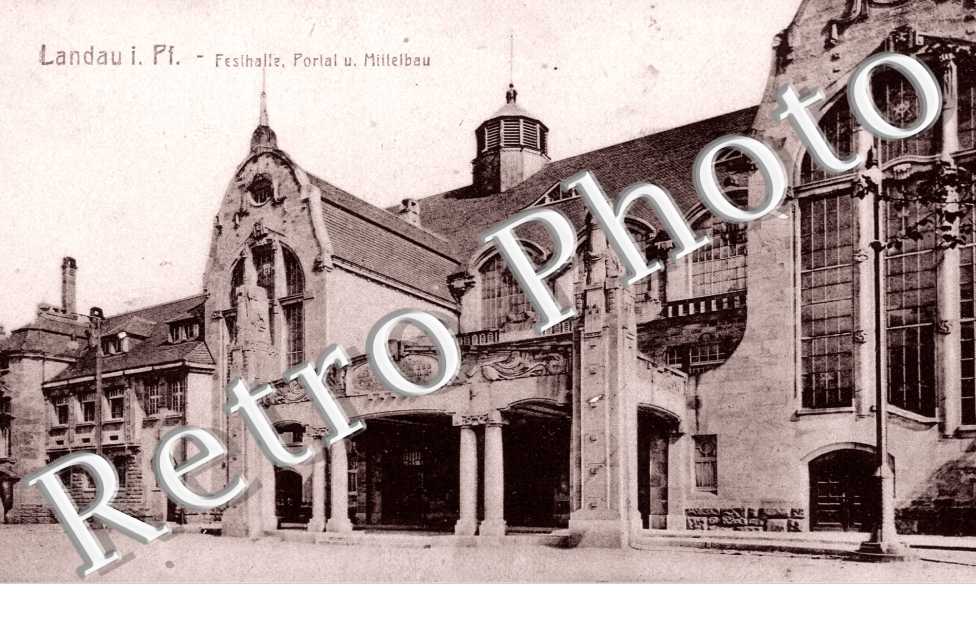 Festlhalle Portal und Mittleibau