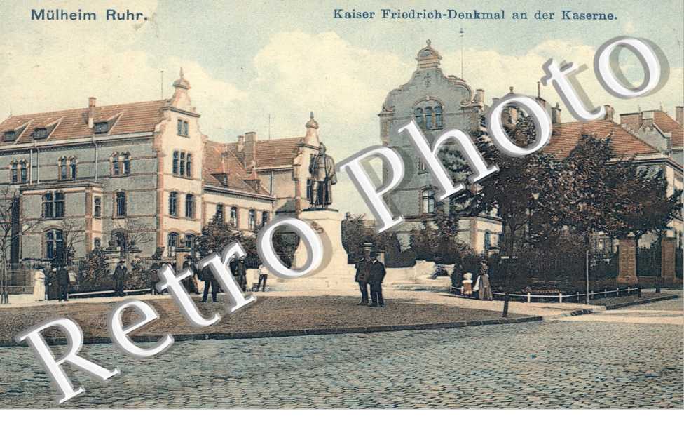 Kaiser Friedrich Denkmal an der Kaserne
