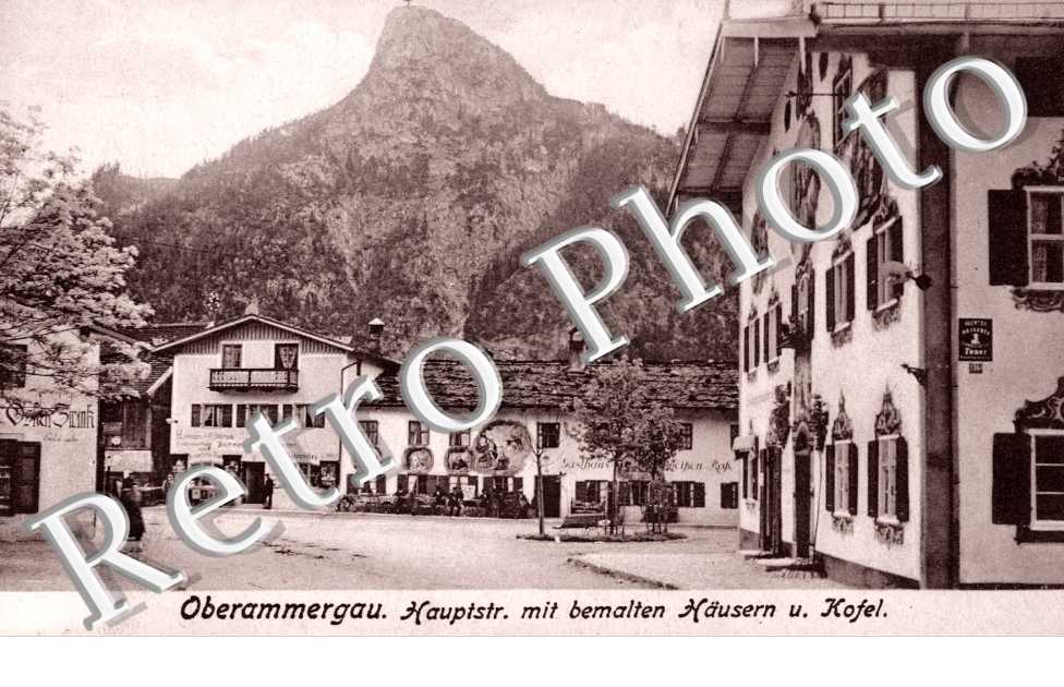 Hauptstr. mit bemalten Hausern u. Hotel