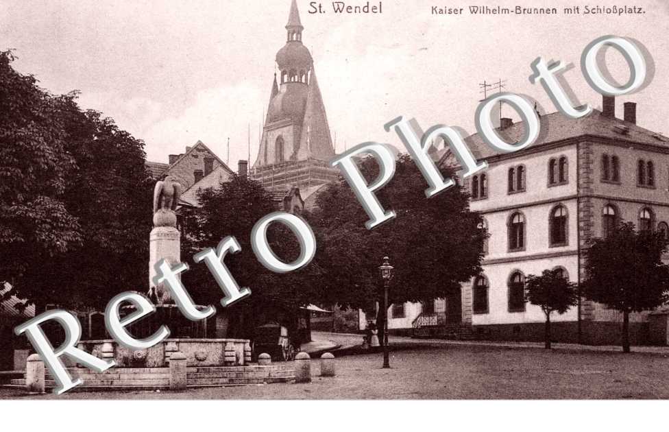 kaiser Wilhelm-Brunnen mit Schlossplatz