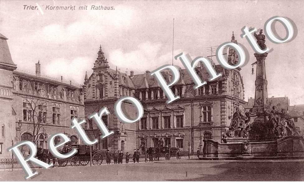 Kornmarkt mit Rathaus