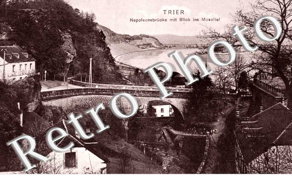 Napoleonsbrucke mit Blick ins Moseltal
