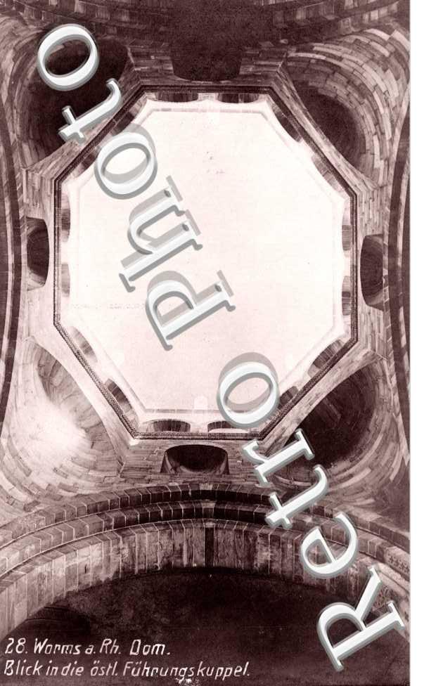 Dom. Blick im die Ostl Fuhrungskuppel.