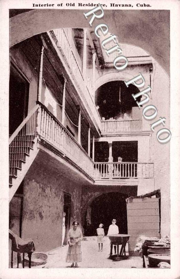 Interior of Old Residence. Interior de una residencia vieja
