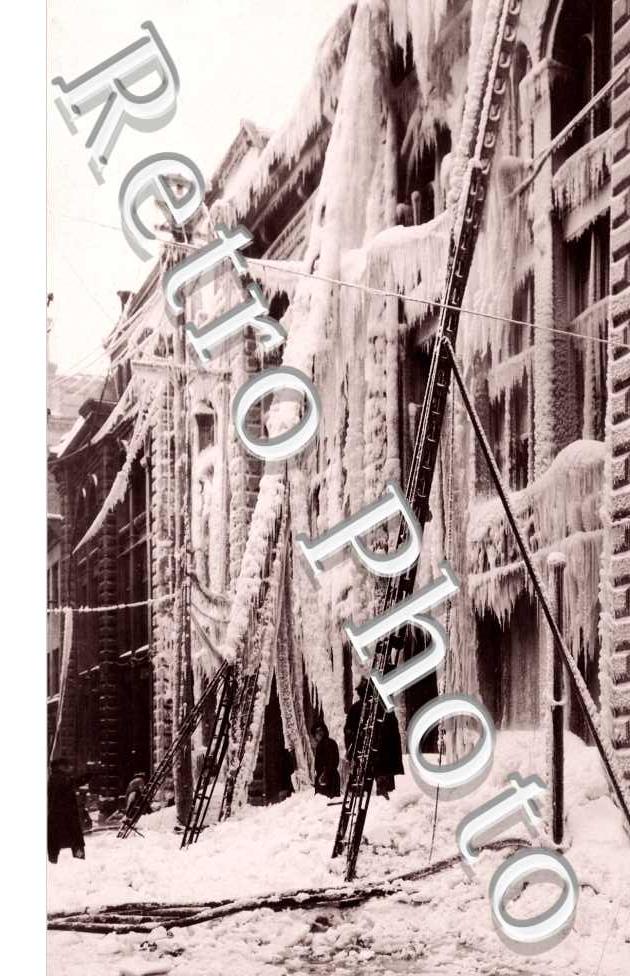 immeubles recouverts de stalactites