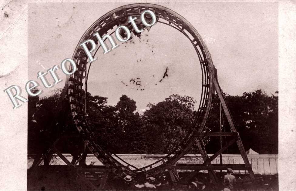 canadian Topsy Turvy Railway MANEGE FETE FORAINE