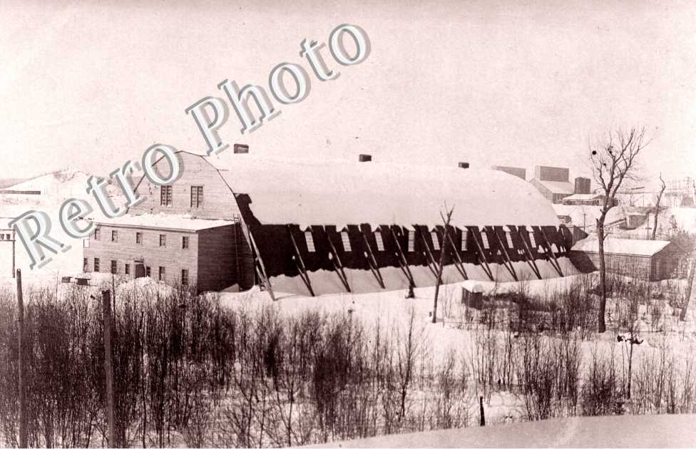 hangar sous la neige