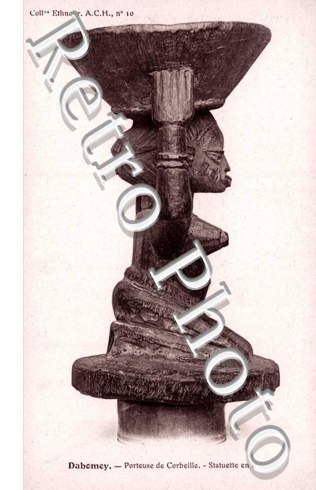 Porteuse de Corbeille, Statuette en bois