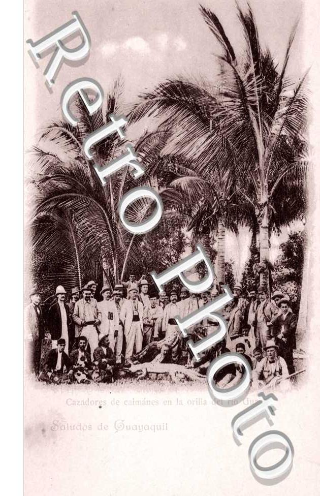 Cazadores de caimanes en la orilia del rio Guayas