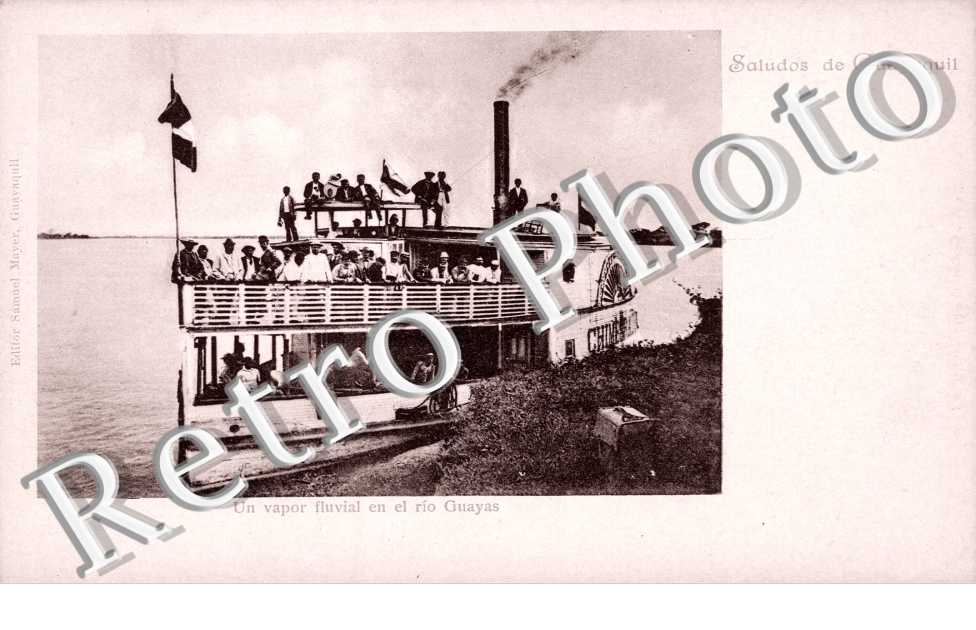 Vapor fluvial en el rio Guayas