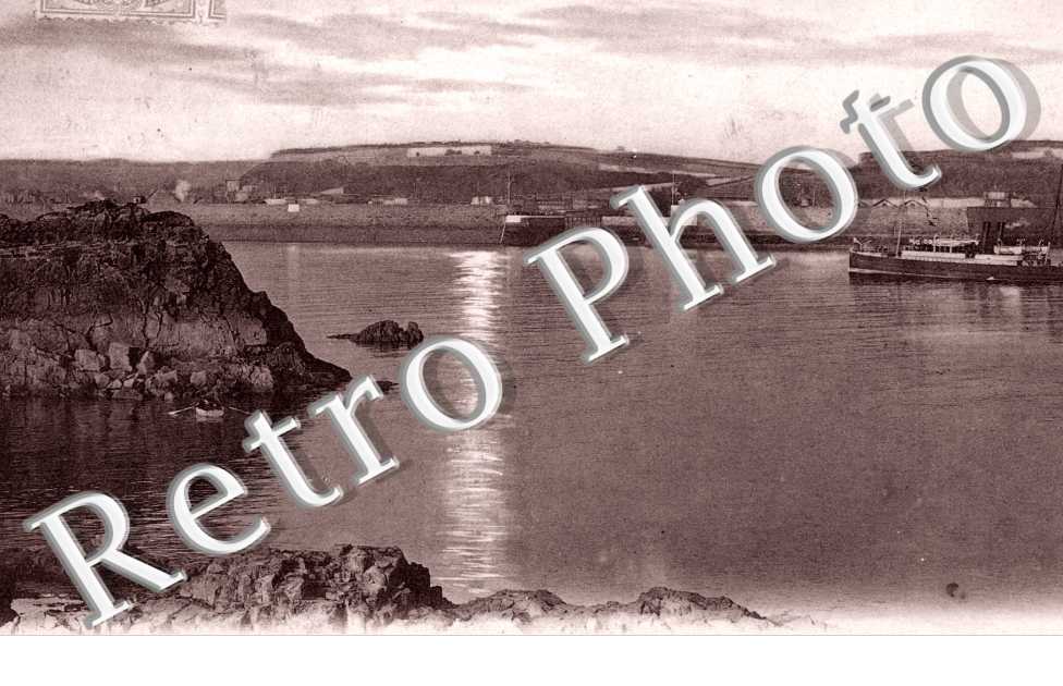 l'Entree du Port. The Harbour entrance