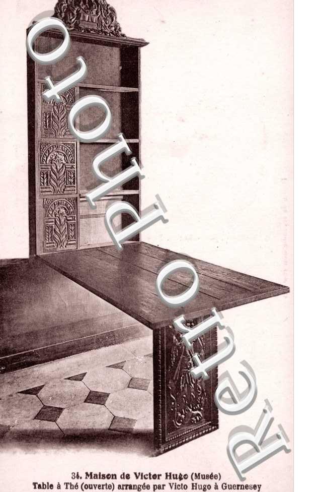 Maison de Victor Hugo, Table a The