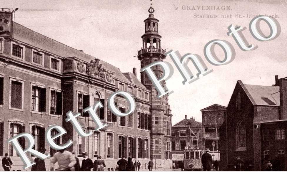 Stadhuis met St Jacobskerk. Hotel de ville et St Jacobskerk