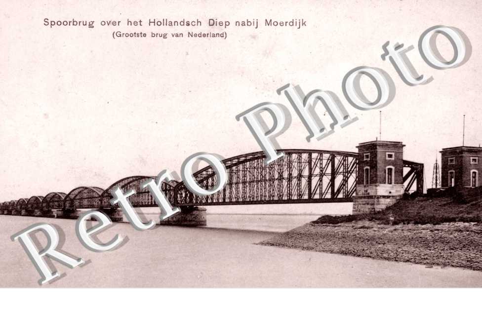 Spoorbug over het Hollandsch Diep nabj Moerdijk
