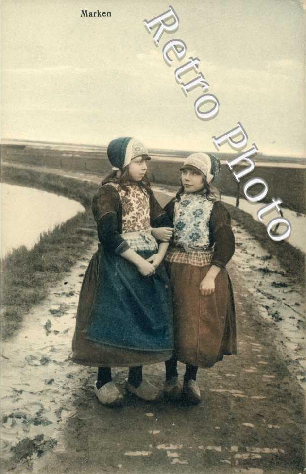 Deux Jeunes Femmes