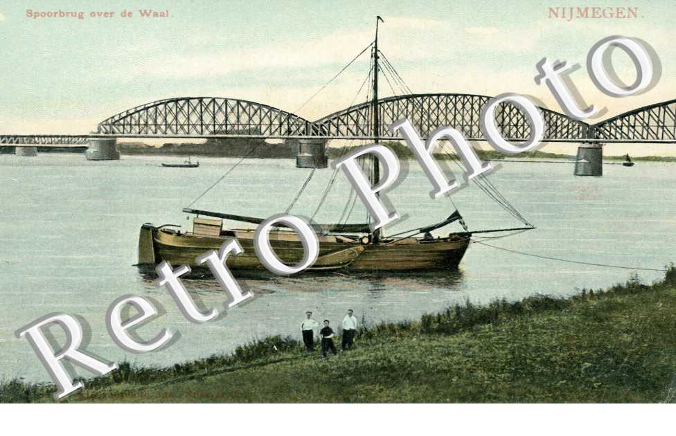 Spoorbrug over de Waal
