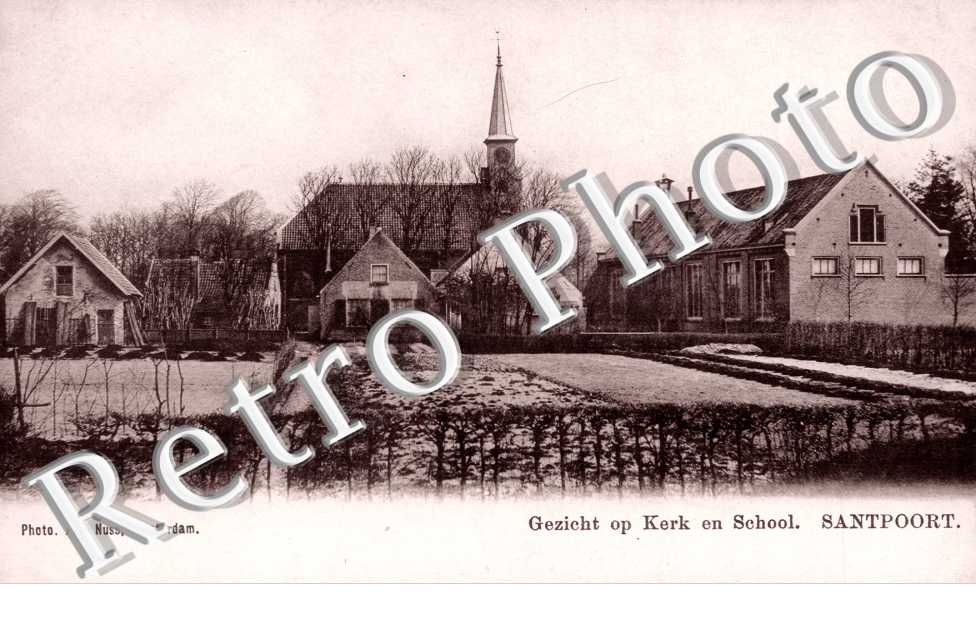 Gezicht op Kerk en School