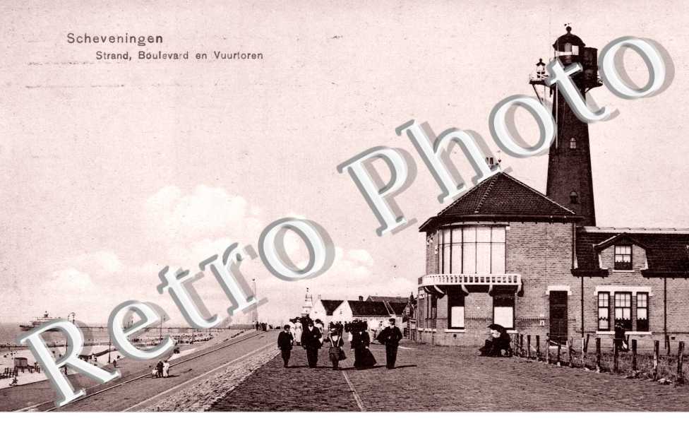 Strand, boulevard en Vuurtoren