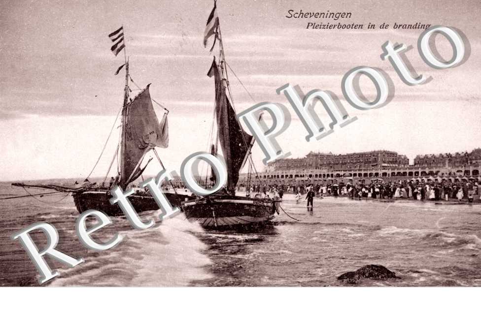 Pleizierbooten in de Branding