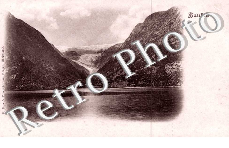 Des Montagnes et un Lac