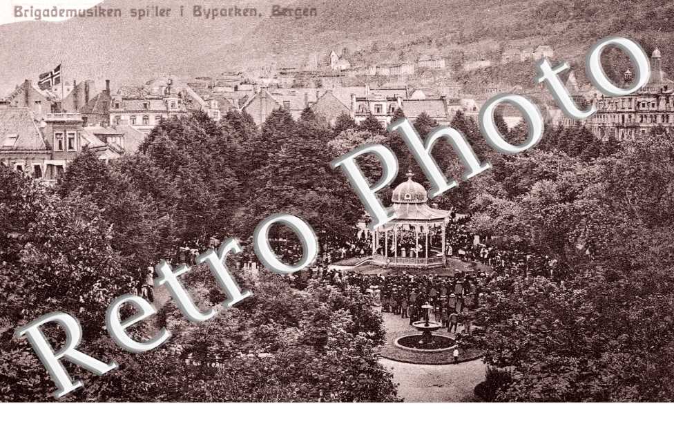 Brigademusiken spiller i Byparken