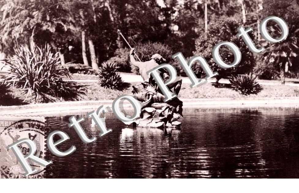 Statue dans un Bassin