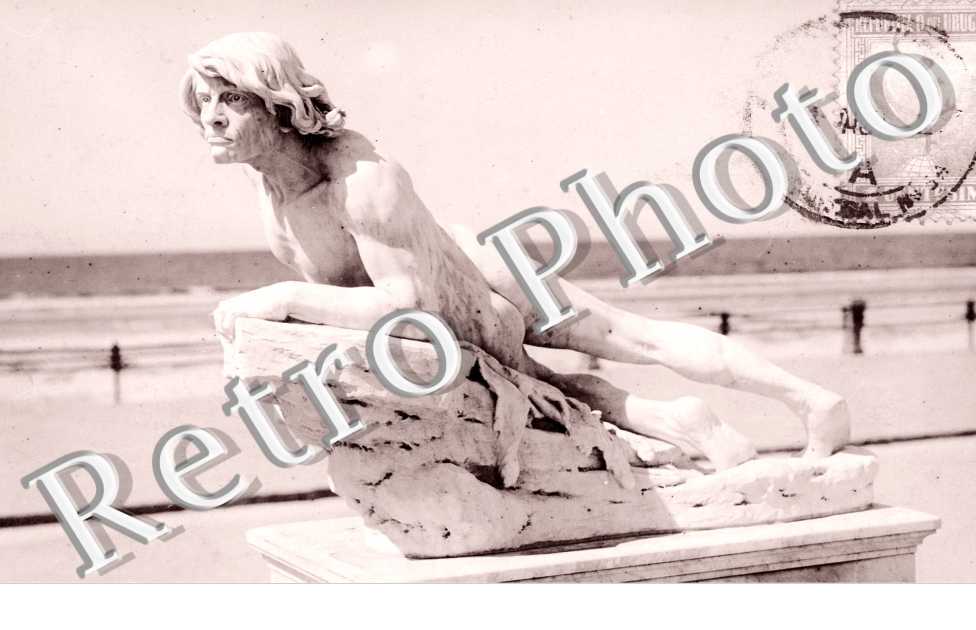 Une Statue sur la Plage
