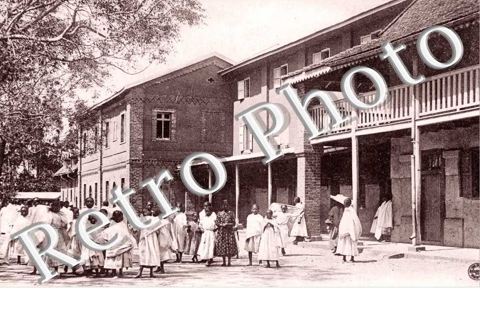 Maison de Madagascar, Chez les soeurs
