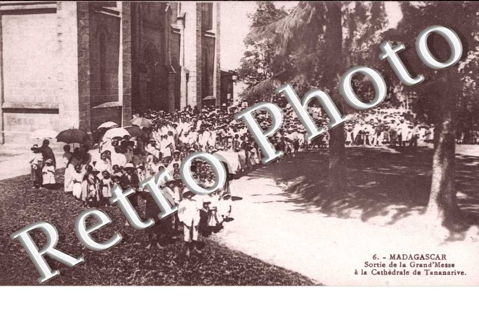 Sortie de la Grand Messe a la Cathedrale