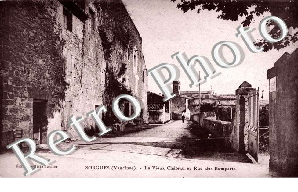 le vieux chateau et rue des remparts