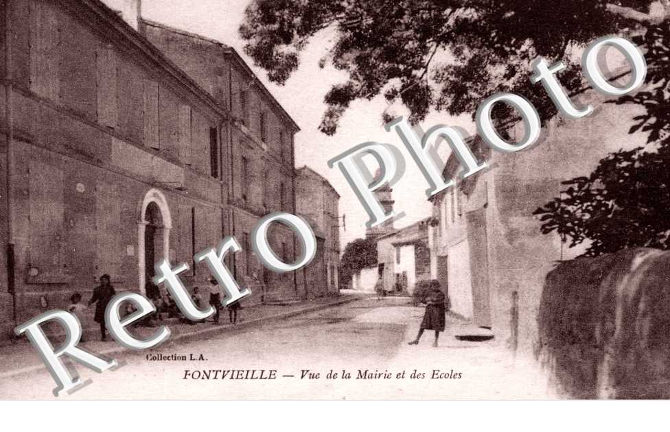Vue de la mairie et des ecoles