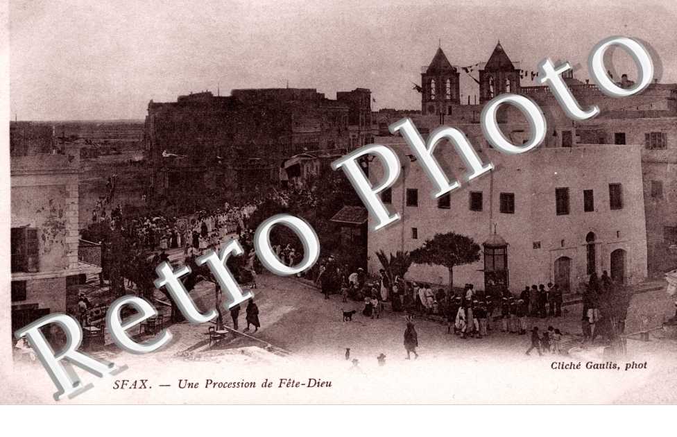 une procession de Fete-Dieu
