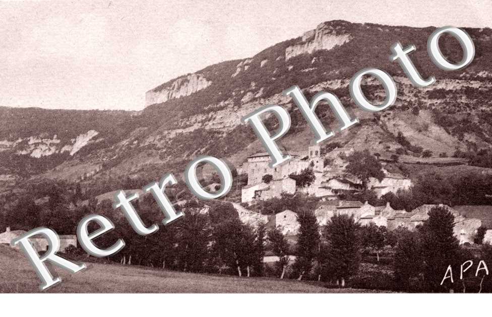 Hameau Saint-Geniez-de-Bertrand, son chateau XIVe siecle