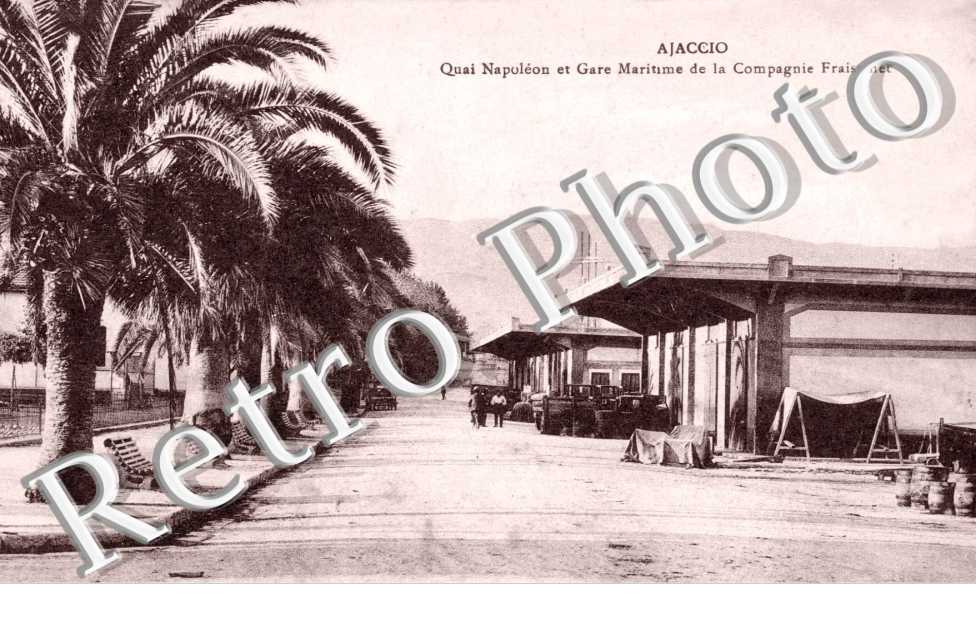 Quai Napoleon et gare maritime de la compagnie Fraissinet