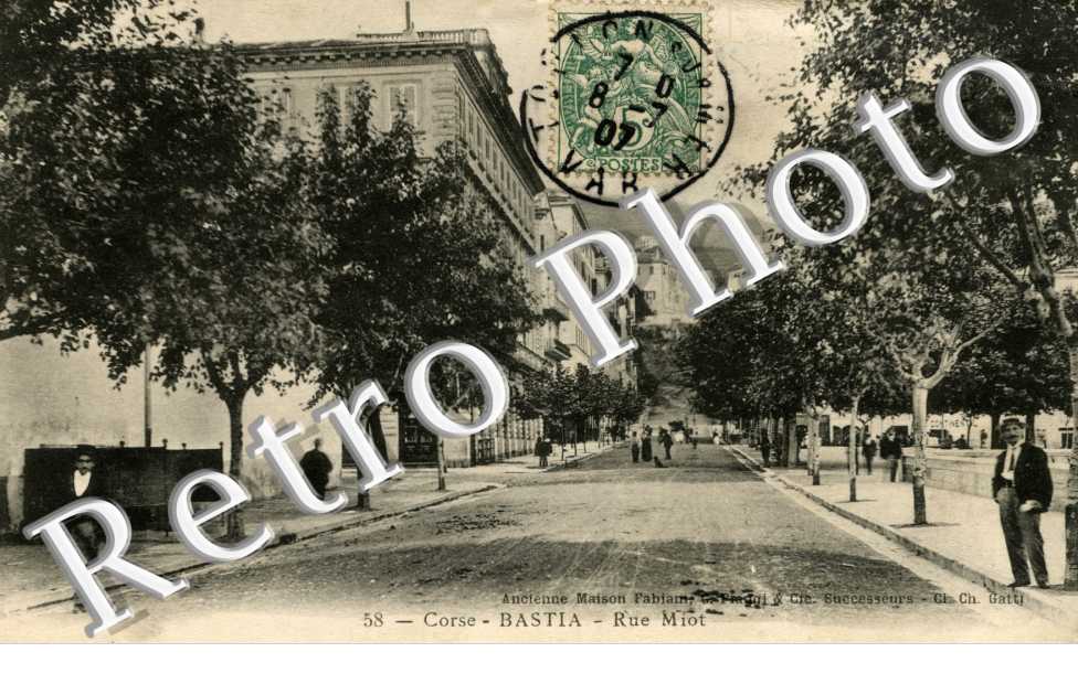Rue Miot