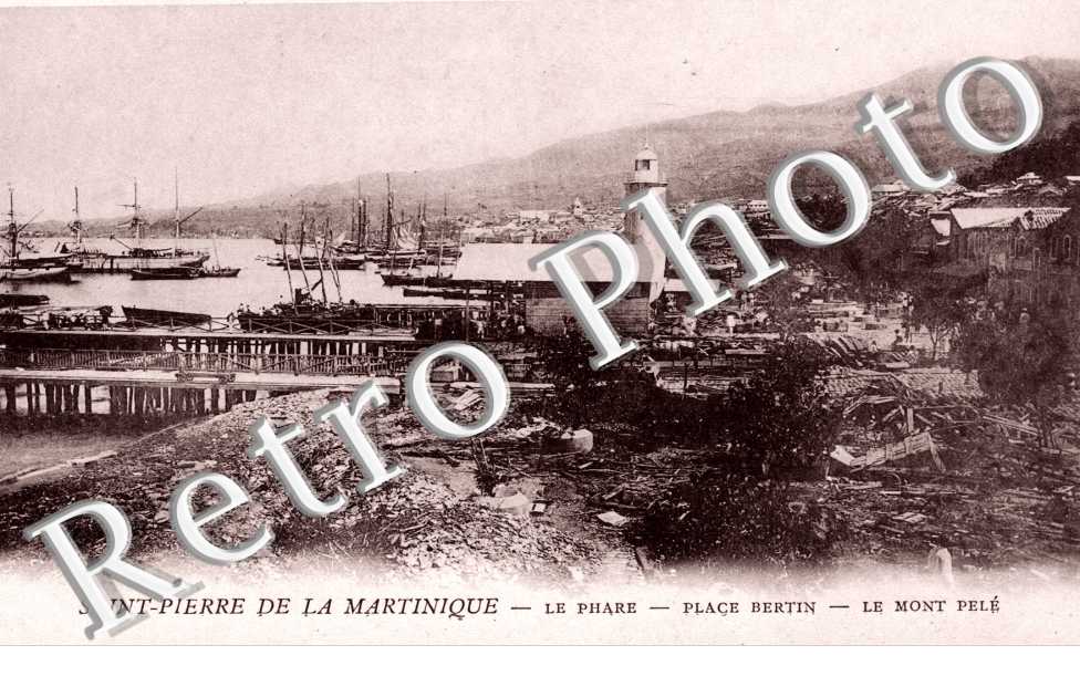 Le Phare, Place Bertin et le Mont Pele