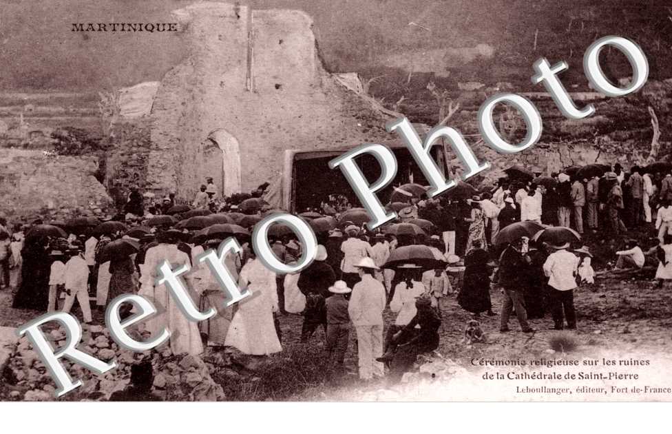 Ceremonie Religieuse sur les Ruines de la Cathedrale