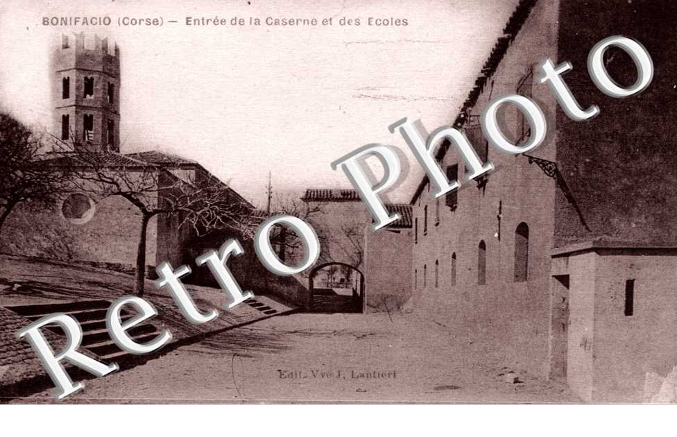 Entree de la caserne et des ecoles