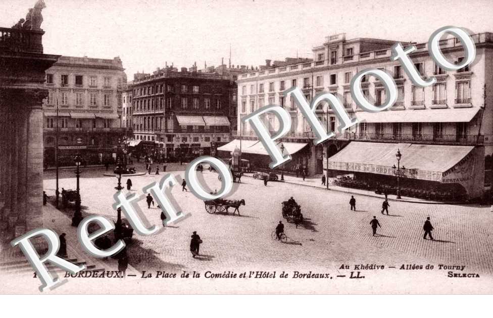 Place de la comedie et hotel de Bordeaux