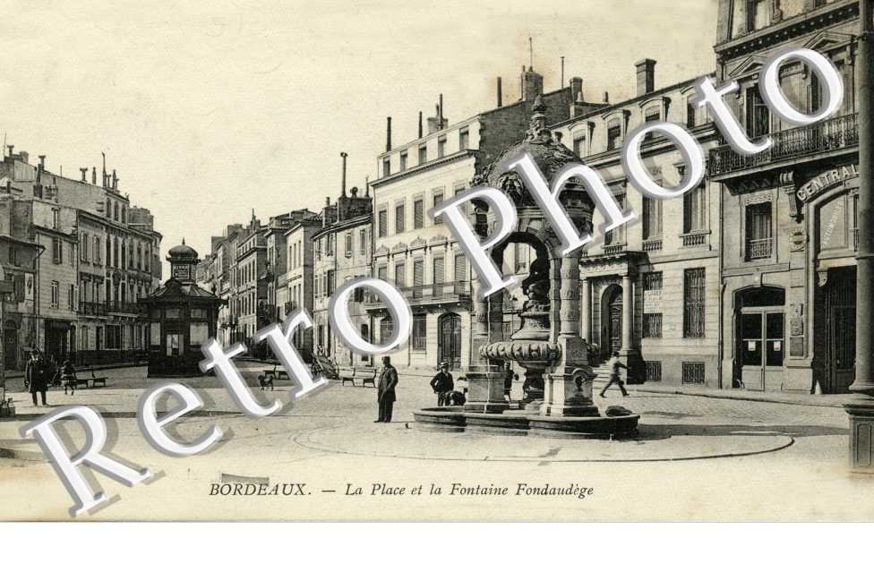 la place et la fontaine  Fondaugere